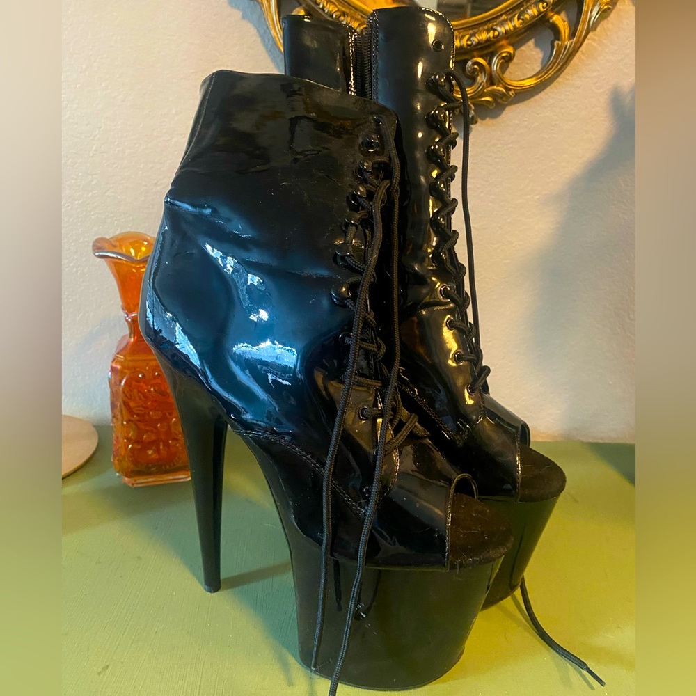 Never worn Flamingo Pleasers